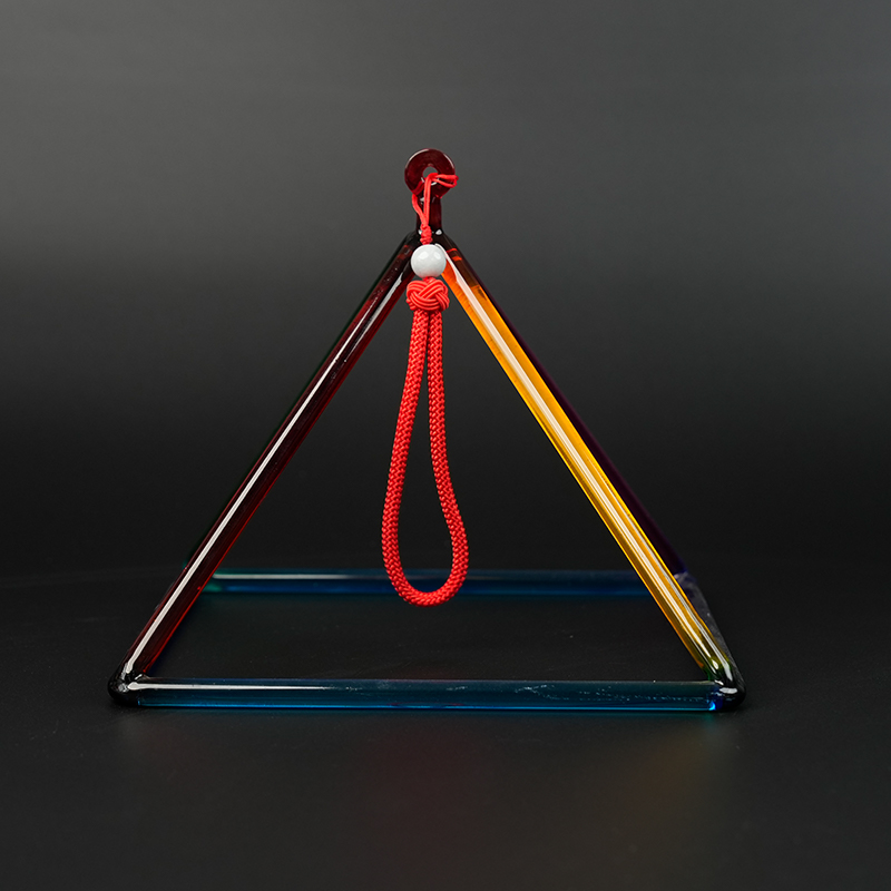 Farbige Kristall-Singpyramide Farbige Kristall-Singpyramide